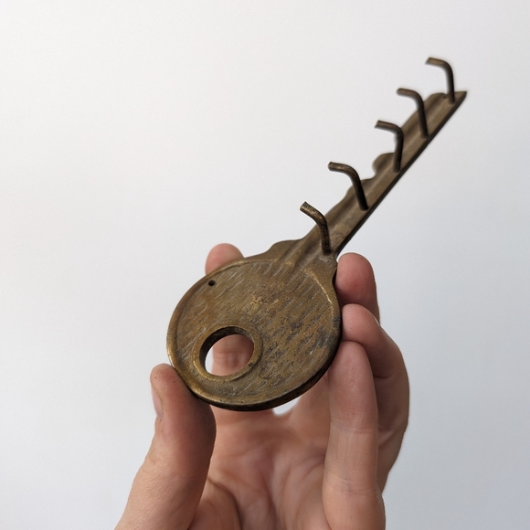 Vintage brass key holder - Picture 5 of 5